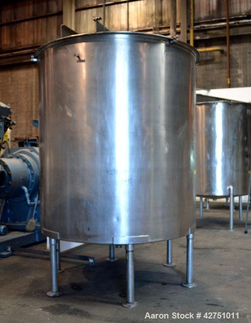 Used Groen Tank, 2000 Gallon, Model 2000 SP, 304 Stainless Steel, Vertical. 84" Diameter x 90" straight side. Open top with (2) 1/3 hinged covers, coned bottom. Bolt on stainless steel agitator bridg...