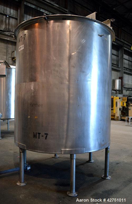 Used Groen Tank, 2000 Gallon, Model 2000 SP, 304 Stainless Steel, Vertical. 84" Diameter x 90" straight side. Open top with (2) 1/3 hinged covers, coned bottom. Bolt on stainless steel agitator bridg...