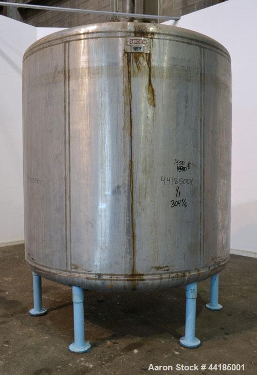 Used Groen Tank, 2500 Gallons, 304 Stainless Steel, Vertical. 90” Diameter x 78” straight side, dished top and bottom. Openings top (2) 1-5/8” threaded, 2-1/2” threaded, 15-3/4” man way with cover. 2...