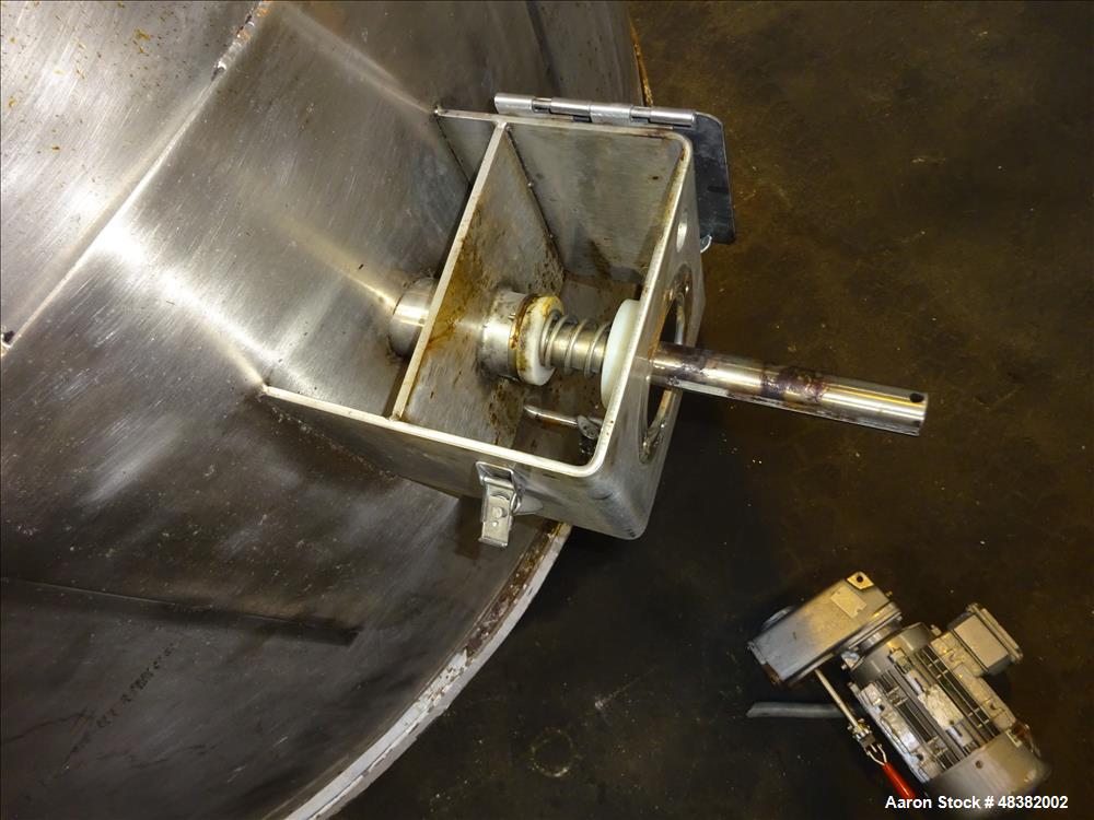 Used Hicks Inc. Tank, 3,000 Gallon, 304 Stainless Steel, Vertical.