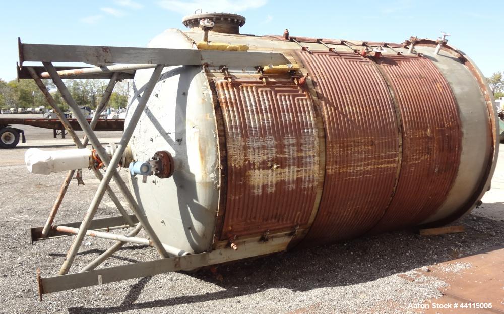 Used Imperial Steel Pressure Tank / Reactor, 4775 Gallon, 304 Stainless Steel, Vertical. 96" Diameter x 138" straight side, dished top and bottom. Internal rated 15 psi & Full Vacuum at 300 degrees F...