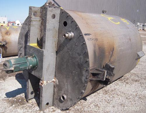Used Imperial Steel Tank Company Tank, 1800 gallon, 304 stainless steel, vertical. 72" diameter x 96" straight side. Flat bolt on top with a 1/4 hinged cover, dish bottom. Top carbon steel agitator b...
