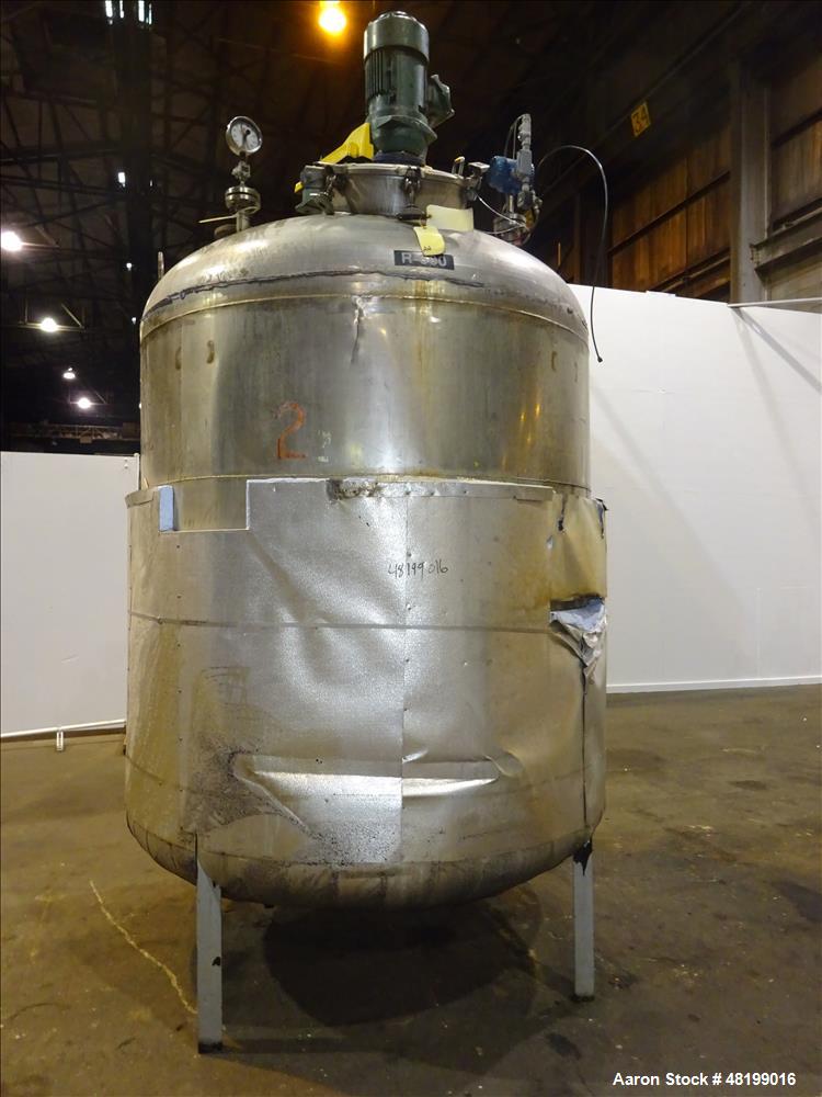 Used Industrial Piping, 1500 Gallon, 304L Stainless Steel, Vertical Tank.