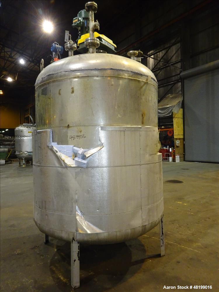 Used Industrial Piping, 1500 Gallon, 304L Stainless Steel, Vertical Tank.