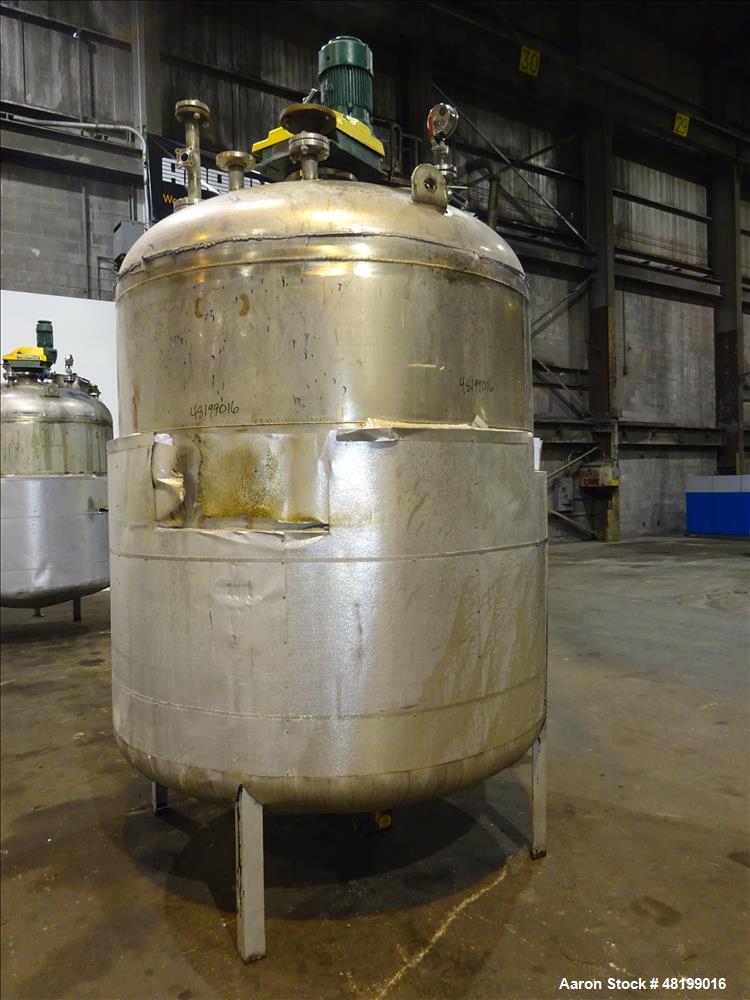 Used Industrial Piping, 1500 Gallon, 304L Stainless Steel, Vertical Tank.