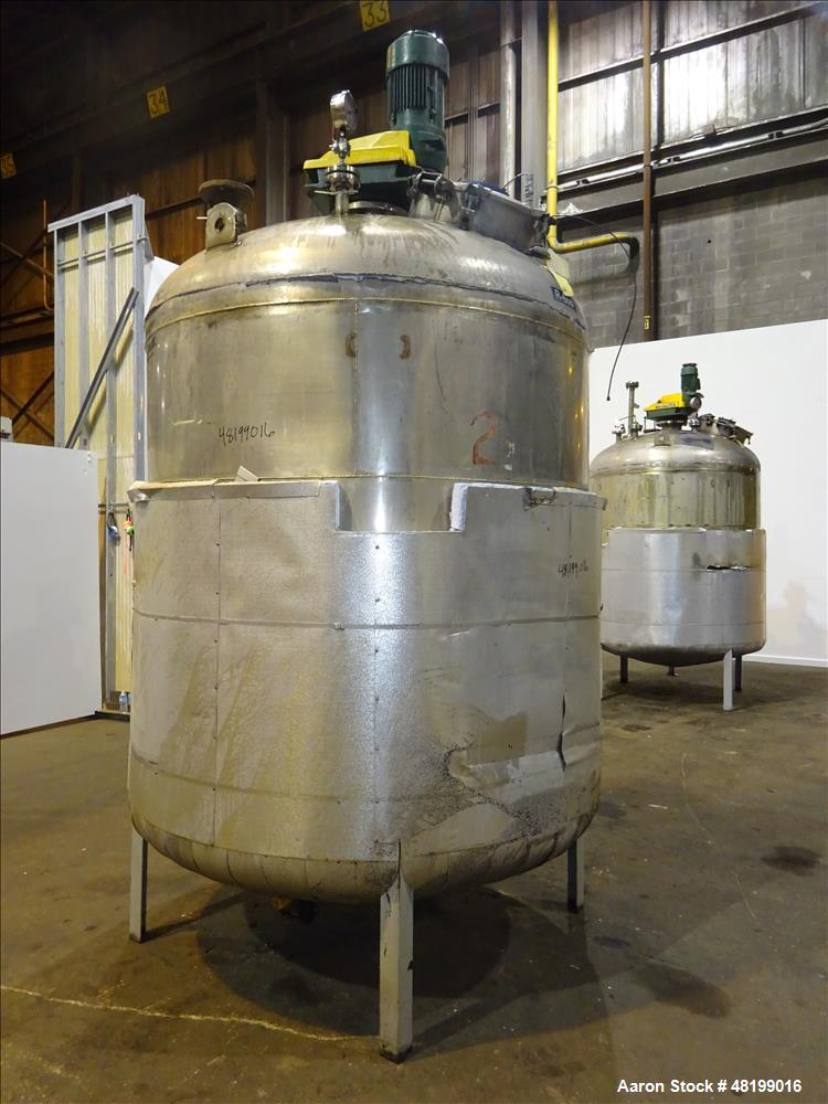 Used Industrial Piping, 1500 Gallon, 304L Stainless Steel, Vertical Tank.