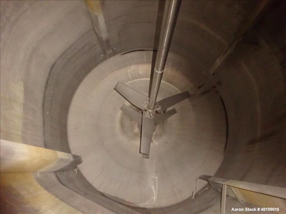 Used Industrial Piping, 1500 Gallon, 304L Stainless Steel, Vertical Tank.