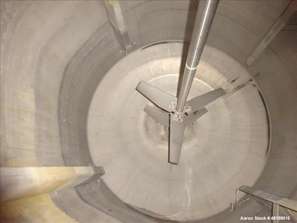 Used Industrial Piping, 1500 Gallon, 304L Stainless Steel, Vertical Tank.