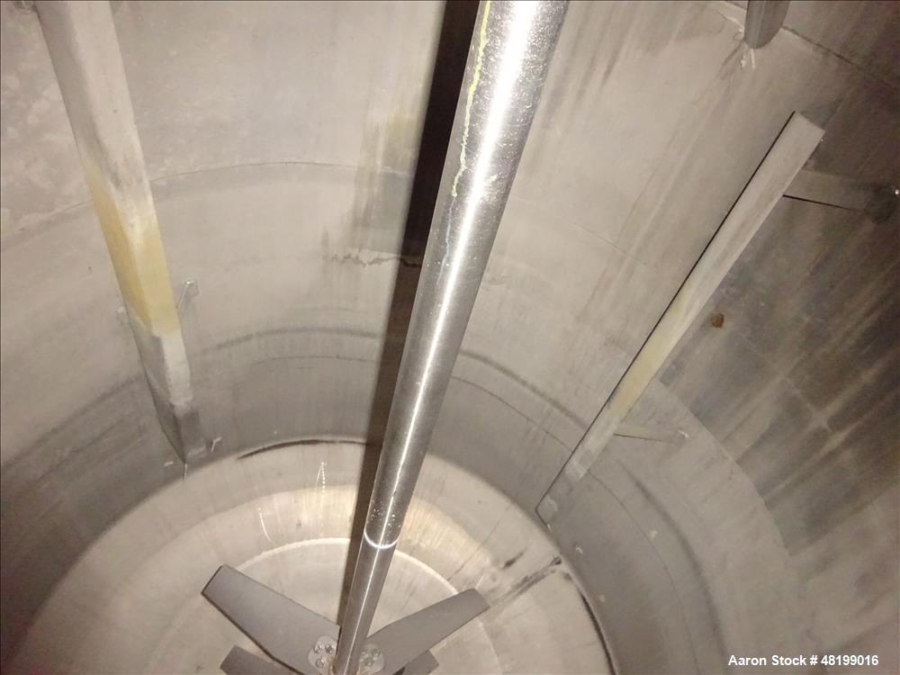 Used Industrial Piping, 1500 Gallon, 304L Stainless Steel, Vertical Tank.