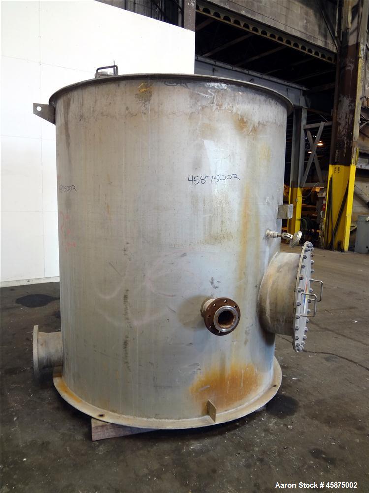 Used- K & L Welding Tank, Approximately 1400 Gallon, 304 Stainless steel, Vertical. 72" diameter x 84" straight side, flat t...