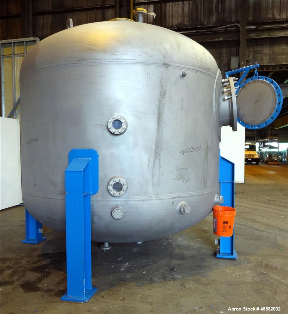 Unused- Graver Water Systems Approximate 4000 Gallon Mixed Bed Vessel Ion Exchange Column Tank. Manufactured by Kennedy Tank, 304/304L stainless steel, vertical. 120" Diameter x 60" straight side, 2:...