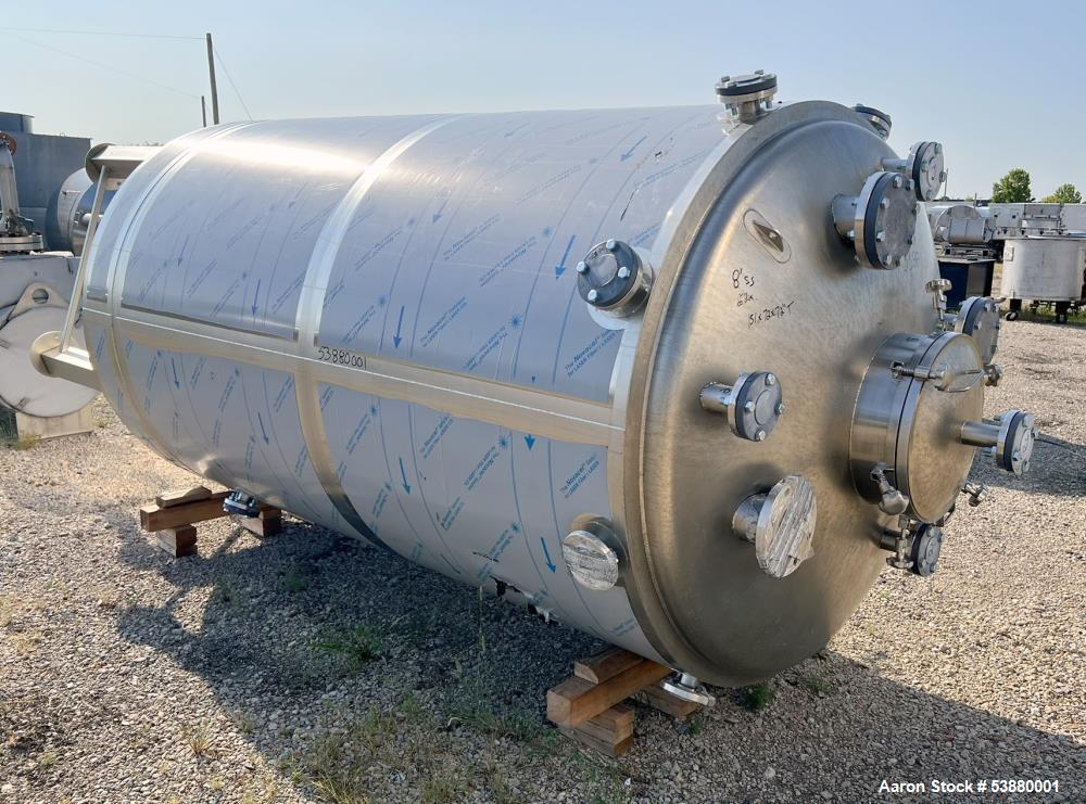 Unused 1,260 Gallon equivalent to 40 BBL 304 Stainless steel agitated Tank fabri