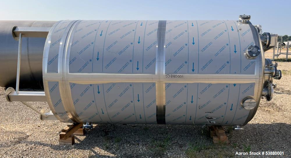 Unused 1,260 Gallon equivalent to 40 BBL 304 Stainless steel agitated Tank fabri