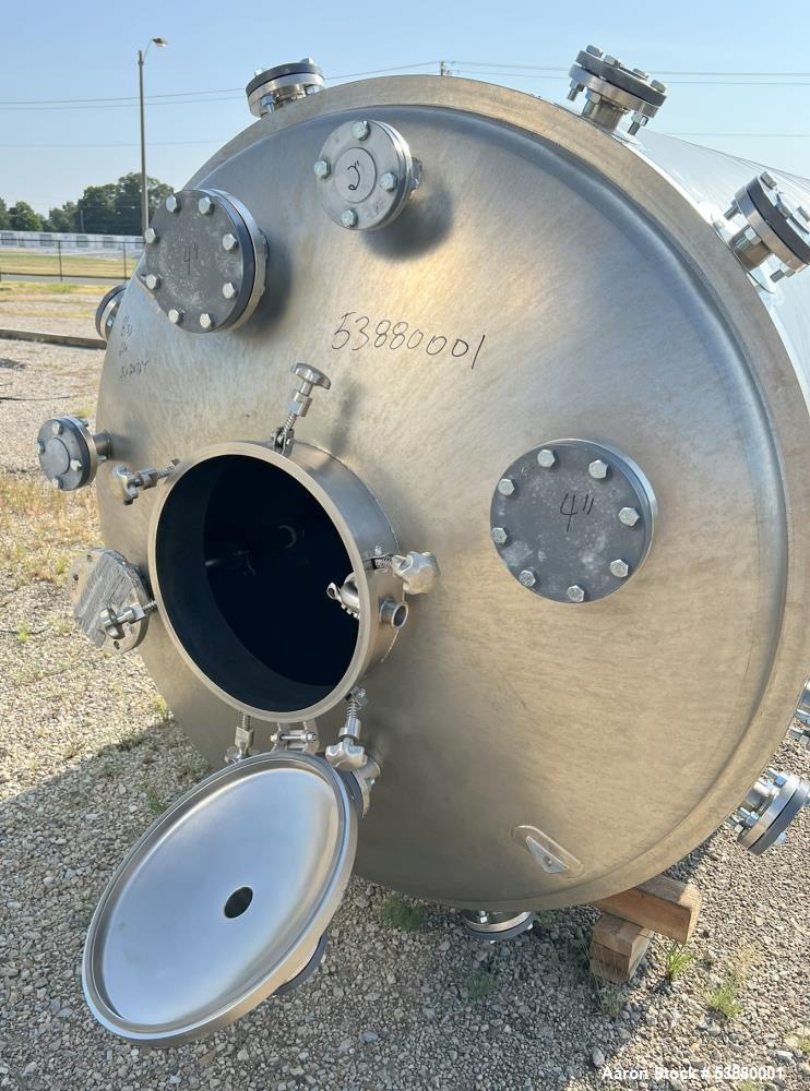Unused 1,260 Gallon equivalent to 40 BBL 304 Stainless steel agitated Tank fabri