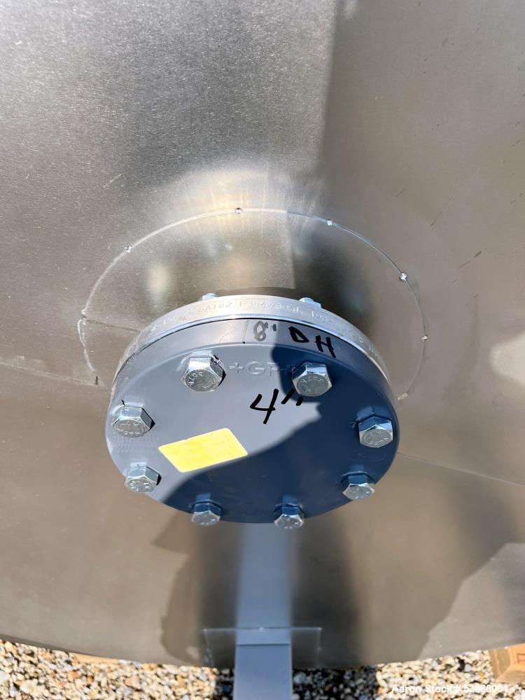 Unused 1,260 Gallon equivalent to 40 BBL 304 Stainless steel agitated Tank fabri