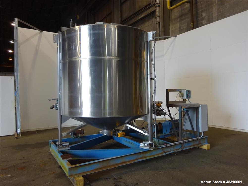 Used Murray Equipment Inc. Model MVP-10, 10 Ton Mixer.  2,500 Gallon, 96" diameter.   10 ga. 304 stainless steel cone bottom mix tank, mounted on mild steel frame. Tank has four 8" stainless baffles,...