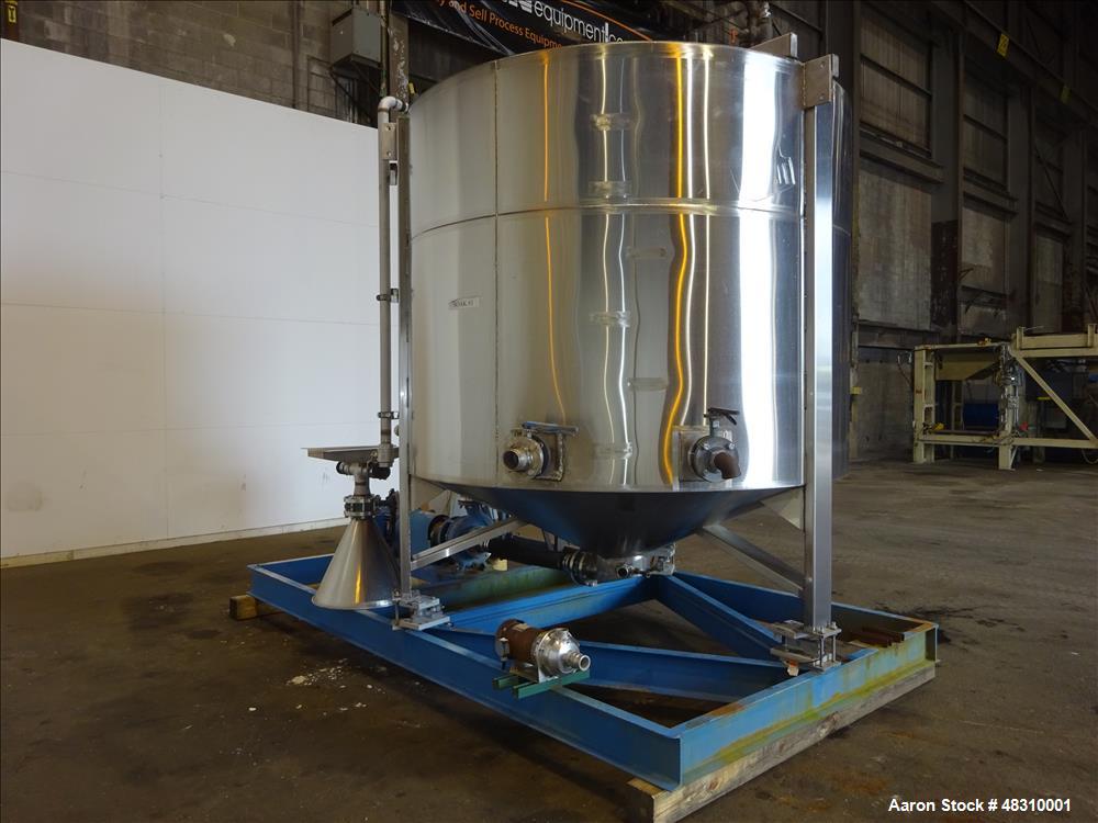 Used Murray Equipment Inc. Model MVP-10, 10 Ton Mixer.  2,500 Gallon, 96" diameter.   10 ga. 304 stainless steel cone bottom mix tank, mounted on mild steel frame. Tank has four 8" stainless baffles,...