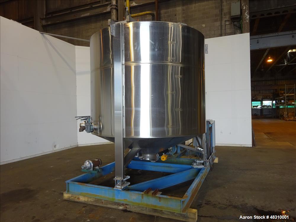 Used Murray Equipment Inc. Model MVP-10, 10 Ton Mixer.  2,500 Gallon, 96" diameter.   10 ga. 304 stainless steel cone bottom mix tank, mounted on mild steel frame. Tank has four 8" stainless baffles,...