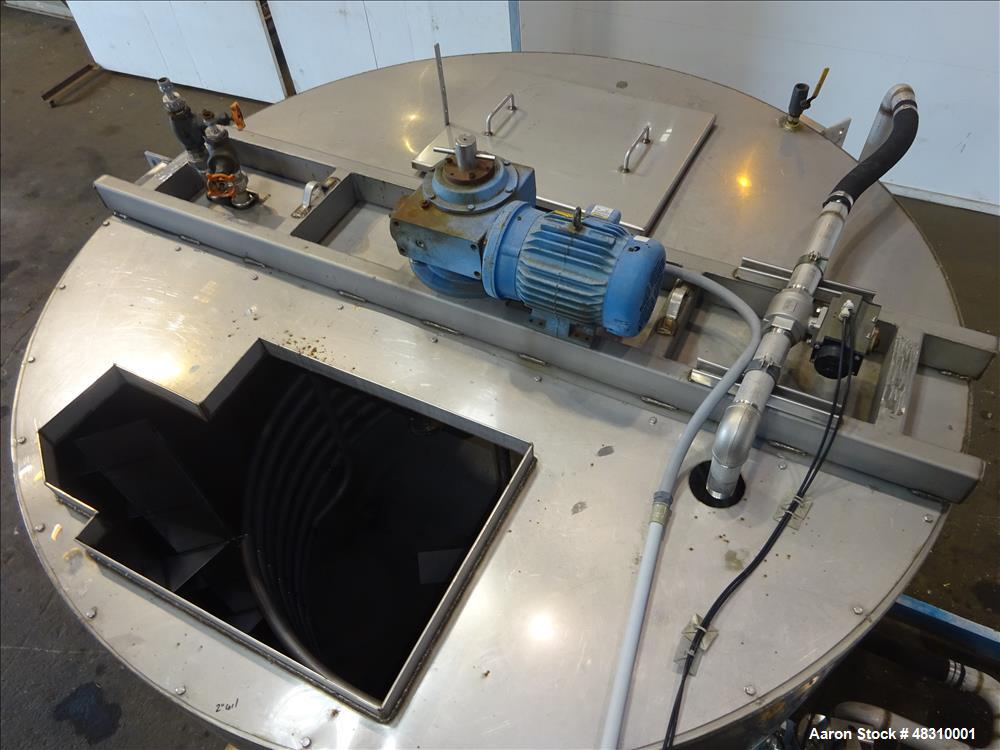 Used Murray Equipment Inc. Model MVP-10, 10 Ton Mixer.  2,500 Gallon, 96" diameter.   10 ga. 304 stainless steel cone bottom mix tank, mounted on mild steel frame. Tank has four 8" stainless baffles,...