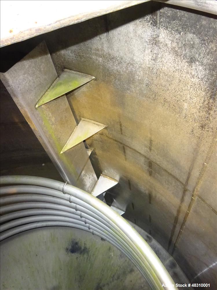 Used Murray Equipment Inc. Model MVP-10, 10 Ton Mixer.  2,500 Gallon, 96" diameter.   10 ga. 304 stainless steel cone bottom mix tank, mounted on mild steel frame. Tank has four 8" stainless baffles,...