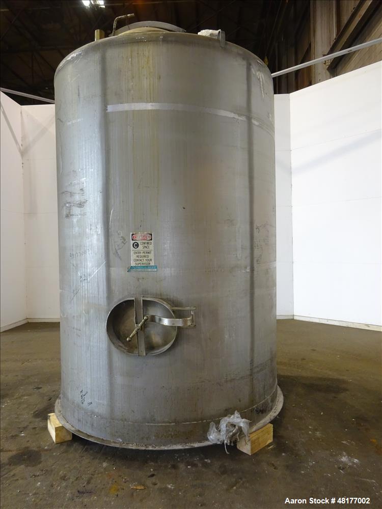 Used Mueller Tank, Model D, 2700 Gallon, 304 Stainless Steel, Vertical