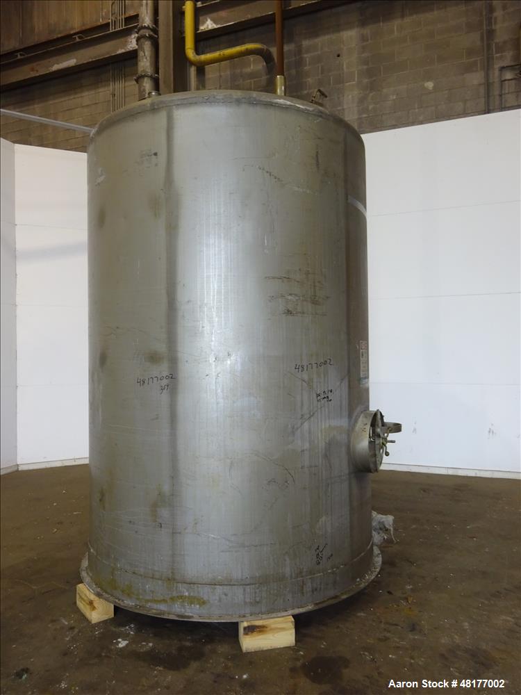 Used Mueller Tank, Model D, 2700 Gallon, 304 Stainless Steel, Vertical