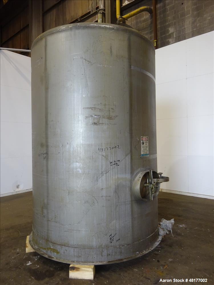 Used Mueller Tank, Model D, 2700 Gallon, 304 Stainless Steel, Vertical