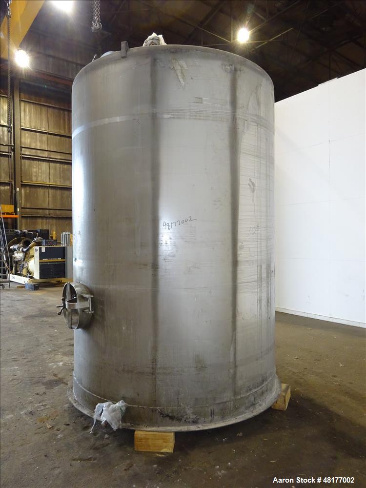 Used Mueller Tank, Model D, 2700 Gallon, 304 Stainless Steel, Vertical