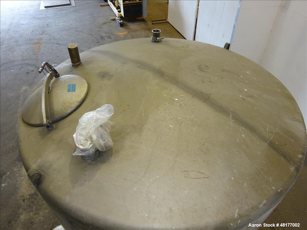 Used Mueller Tank, Model D, 2700 Gallon, 304 Stainless Steel, Vertical