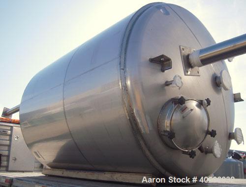 Unused- Mueller Pressure Tank, 2500 Gallon, Model "F", 304L Stainless steel, Vertical. 84" diameter x 96" straight side, dished top and bottom. Internal rated 15 psi at 200 deg.f., and -20 deg.f. at ...