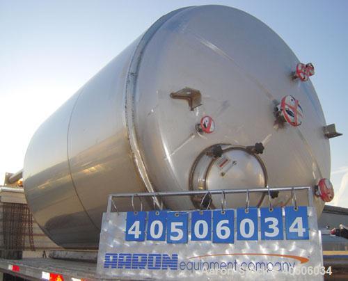 Unused- Mueller Pressure Tank, 2500 Gallon, Model "F", 304L Stainless steel, Vertical. 84" diameter x 96" straight side, dished top and bottom. Internal rated 15 psi at 200 deg.f., and -20 deg.f. at ...
