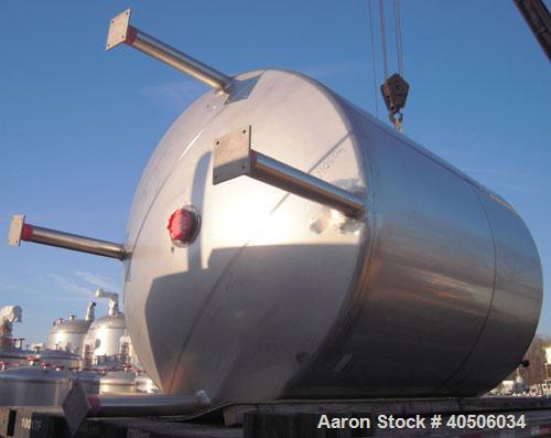 Unused- Mueller Pressure Tank, 2500 Gallon, Model "F", 304L Stainless steel, Vertical. 84" diameter x 96" straight side, dished top and bottom. Internal rated 15 psi at 200 deg.f., and -20 deg.f. at ...