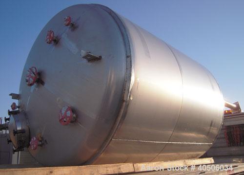 Unused- Mueller Pressure Tank, 2500 Gallon, Model "F", 304L Stainless steel, Vertical. 84" diameter x 96" straight side, dished top and bottom. Internal rated 15 psi at 200 deg.f., and -20 deg.f. at ...