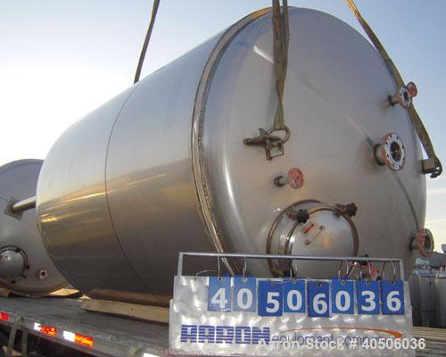 Unused- Mueller Pressure Tank, 2500 Gallon, Model "F", 304L Stainless steel, Vertical. 84" diameter x 96" straight side, dished top and bottom. Internal rated 15 psi at 200 deg F and -20 deg F at 15 ...