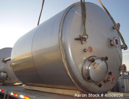 Unused- Mueller Pressure Tank, 2500 Gallon, Model "F", 304L Stainless steel, Vertical. 84" diameter x 96" straight side, dished top and bottom. Internal rated 15 psi at 200 deg F and -20 deg F at 15 ...