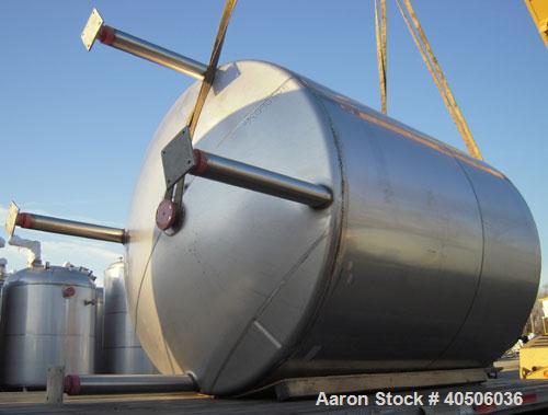 Unused- Mueller Pressure Tank, 2500 Gallon, Model "F", 304L Stainless steel, Vertical. 84" diameter x 96" straight side, dished top and bottom. Internal rated 15 psi at 200 deg F and -20 deg F at 15 ...