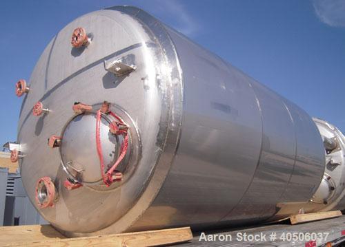 Unused- Mueller Pressure Tank, 2500 Gallon, Model "F", 304L stainless steel, vertical. 72" diameter x 144" straight side, dished top and bottom. Internal rated 30 psi at 350 deg F and -20 deg F at 30...