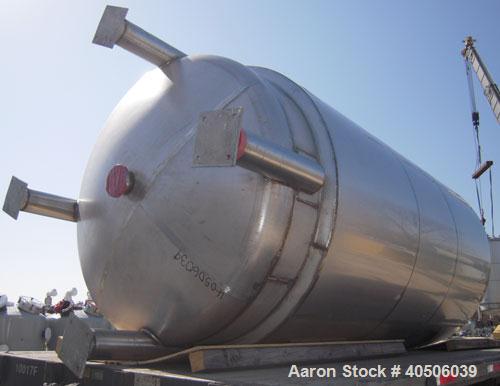 Unused- Mueller Pressure Tank, 2,500 Gallon, Model "F", 304 stainless steel,  vertical. 72" diameter x 144" straight side, dished top and bottom. Internal rated 30 psi at 350 deg F and -20 deg F at 3...