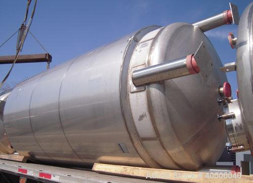 Unused- Mueller Pressure Tank, 2,500 Gallon, Model "F", 304 stainless steel, vertical. 72" diameter x 144" straight side, dished top and bottom. Internal rated 30 psi at 350 deg F and -20 deg F at 30...