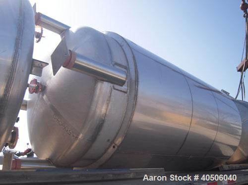 Unused- Mueller Pressure Tank, 2,500 Gallon, Model "F", 304 stainless steel, vertical. 72" diameter x 144" straight side, dished top and bottom. Internal rated 30 psi at 350 deg F and -20 deg F at 30...