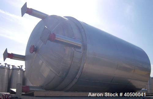 Unused- Mueller Pressure Tank, 2500 Gallon, Model "F", 304L stainless steel, vertical. 72" diameter x 144" straight side, dished top and bottom. Internal rated 30 psi at 350 deg F and -20 deg F at 30...