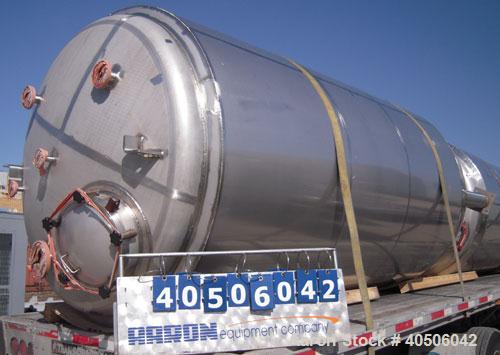Unused- Mueller Pressure Tank, 2500 Gallon, Model "F", 304L stainless steel, vertical. 72" diameter x 144" straight side, dished top and bottom. Internal rated 30 psi at 350 deg F and -20 deg F at 30...