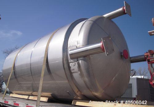 Unused- Mueller Pressure Tank, 2500 Gallon, Model "F", 304L stainless steel, vertical. 72" diameter x 144" straight side, dished top and bottom. Internal rated 30 psi at 350 deg F and -20 deg F at 30...
