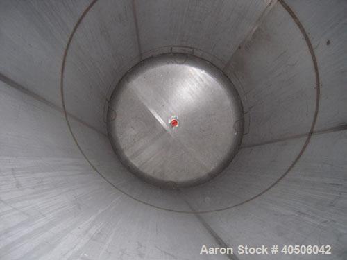Unused- Mueller Pressure Tank, 2500 Gallon, Model "F", 304L stainless steel, vertical. 72" diameter x 144" straight side, dished top and bottom. Internal rated 30 psi at 350 deg F and -20 deg F at 30...