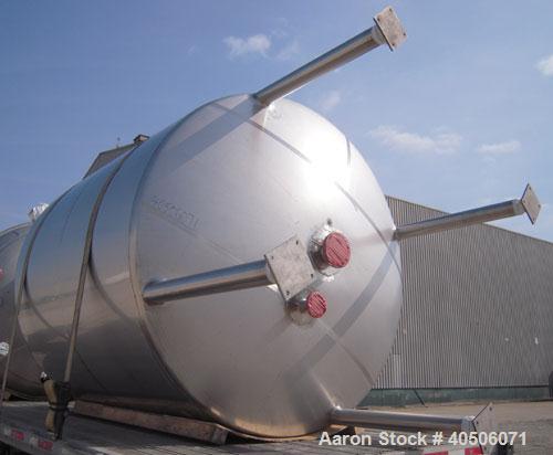 Unused- Mueller Pressure Tank, 2,500 Gallon, Model "F", 304L Stainless steel, Vertical. 90" diameter x 79" straight side, 2:1 elliptical top and bottom. Internal rated 30 psi at 160 deg F and -20 deg...