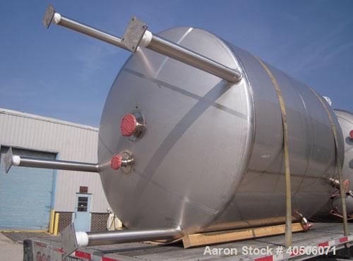 Unused- Mueller Pressure Tank, 2,500 Gallon, Model "F", 304L Stainless steel, Vertical. 90" diameter x 79" straight side, 2:1 elliptical top and bottom. Internal rated 30 psi at 160 deg F and -20 deg...
