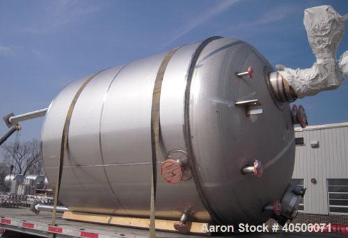 Unused- Mueller Pressure Tank, 2,500 Gallon, Model "F", 304L Stainless steel, Vertical. 90" diameter x 79" straight side, 2:1 elliptical top and bottom. Internal rated 30 psi at 160 deg F and -20 deg...