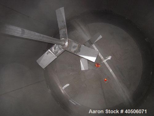 Unused- Mueller Pressure Tank, 2,500 Gallon, Model "F", 304L Stainless steel, Vertical. 90" diameter x 79" straight side, 2:1 elliptical top and bottom. Internal rated 30 psi at 160 deg F and -20 deg...