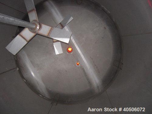 Unused- Mueller Pressure Tank, 2,500 Gallon, Model "F", 304L Stainless steel, Vertical. 90" diameter x 79" straight side, 2:1 elliptical top and bottom. Internal rated 30 psi at 160 deg.f., and -20 d...