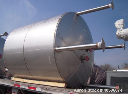 Unused- Mueller Pressure Tank, 2,500 Gallon, Model "F", 304L stainless steel, vertical. 90" diameter x 79" straight side, 2:1 elliptical top and bottom. Internal rated 30 psi at 160 deg F and -20 deg...